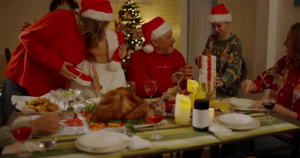 Vánoční Koncept Resolution Ruská Rodina Slaví Sváteční Den Doma — Stock video