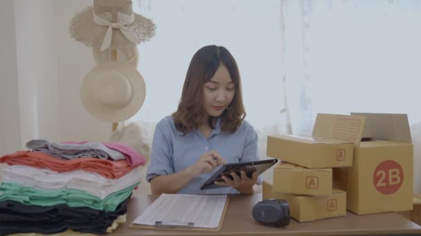 Concepto Negocio Resolución Mujer Asiática Revisando Mercancías Oficina Tomar Notas — Vídeos de Stock