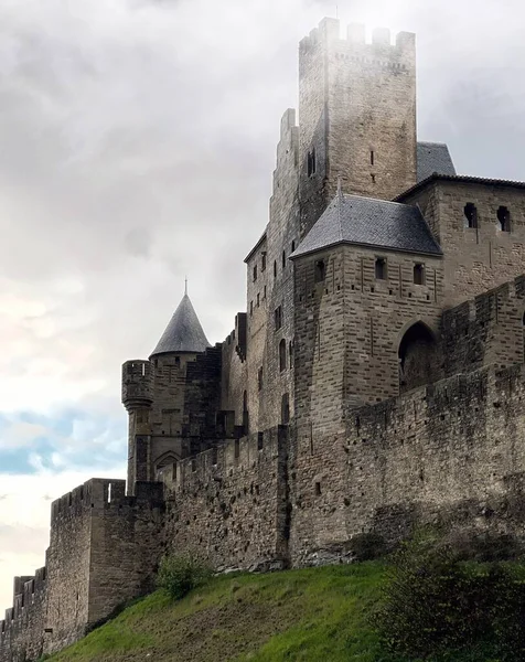 Średniowieczny Zamek Mgle Górze Wysokiej Jakości Zdjęcie — Zdjęcie stockowe