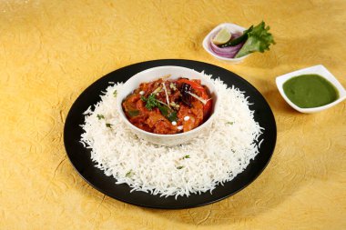 Sebzeyle pilavı karıştır, Hint yemeği.