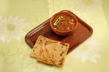Rajma ya da Paratha 'lı Red böbrek fasulyesi, Hint yemeği.