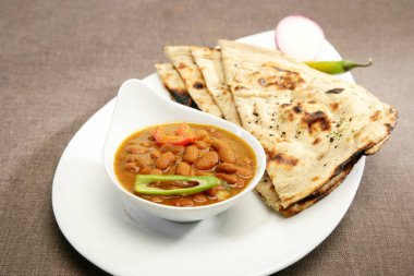 Rajma ya da Kırmızı Böbrek Fasulyesi ve Hint yemeği.