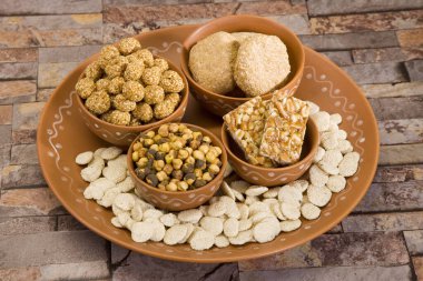 Grup Gajak veya susam tohumu Jaggery, Hint yemekleri