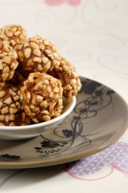 Kuru Fruit Laddu ya da Kuru Fruit Laddu, Sağlıklı Hint Tatlısı Tamamen Kuru Meyve ve Fındıklı