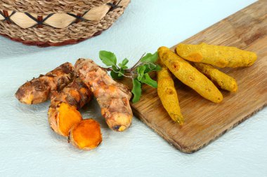 Kacchi haldi veya Çiğ zerdeçal, Hint Baharatı