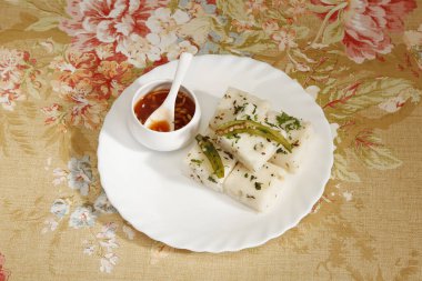 Gujarati Khaman Beyaz Dhokla veya Suji Dhokla- Hint yemeği