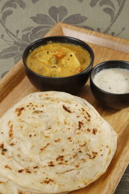 Aloo Curry ya da Patates Paratha 'lı Masala Patates Köri, Hint Yemeği
