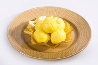 Rajbhog veya Yellow Bengali Rasgulla veya Cham Cham - Hindistan Tatlısı
