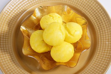 Rajbhog veya Yellow Bengali Rasgulla veya Cham Cham - Hindistan Tatlısı