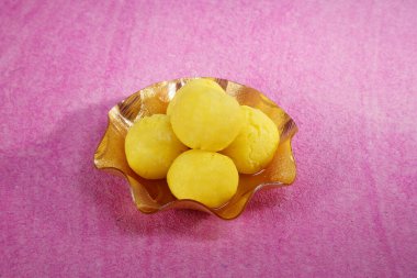 Rajbhog veya Yellow Bengali Rasgulla veya Cham Cham - Hindistan Tatlısı