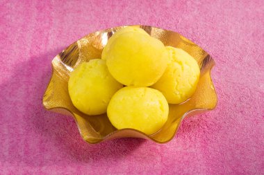 Rajbhog veya Yellow Bengali Rasgulla veya Cham Cham - Hindistan Tatlısı