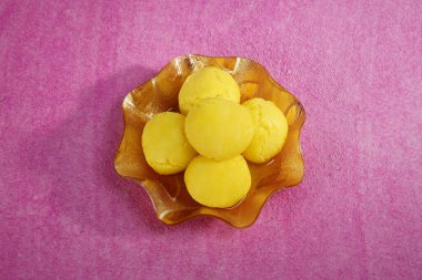 Rajbhog veya Yellow Bengali Rasgulla veya Cham Cham - Hindistan Tatlısı