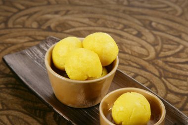 Rajbhog veya Yellow Bengali Rasgulla veya Cham Cham - Hindistan Tatlısı