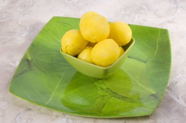 Rajbhog veya Yellow Bengali Rasgulla veya Cham Cham - Hindistan Tatlısı