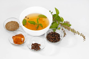 Herb ile ev yapımı Ayurvedic Tıp veya Bitkisel Çözüm.