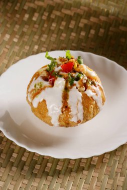 Raj Kachori veya Rajashtani Raj Kachori Chaat, Hint yemeği
