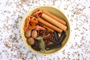 Hint Baharatları Garam Masala Karıştırması