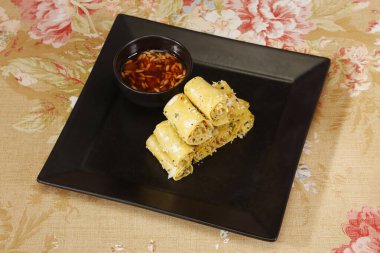 Gujarati Khandvi veya Patuli çerezi - Hint yemeği