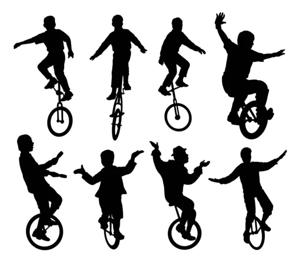 Tekerlekli Bisiklet Siluetine Binen Insanlar — Stok Vektör