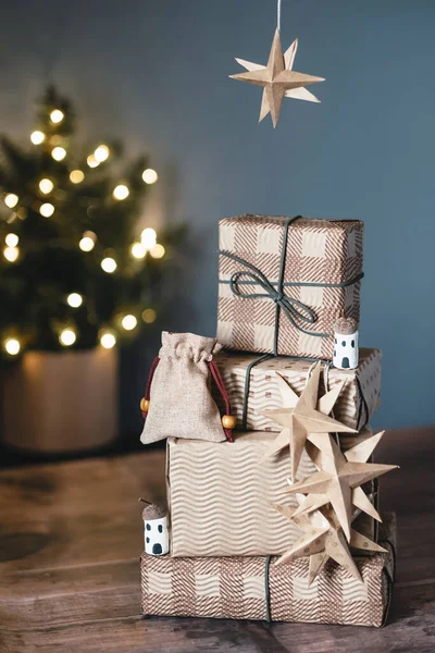 Árbol Navidad Con Regalos Decoración Navidad Sostenible Orgánica Diy Consumo —  Fotos de Stock