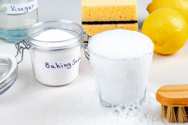 Reaction Baking Soda Spoon Vinegar Glass Active Foam Eco Friendly — Stock Photo, Image