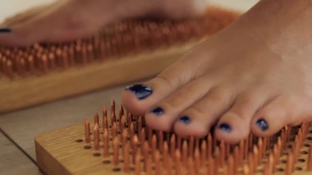 Woman Feet Standing Board Nails Macro Sadhu Board Closeup Barefoot — Stock Video