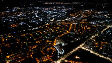 Parlayan şehir kavşaklarının hava gece görüşü