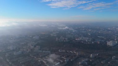 İHA Şehir Üzerinde 180 Derece Dönüyor