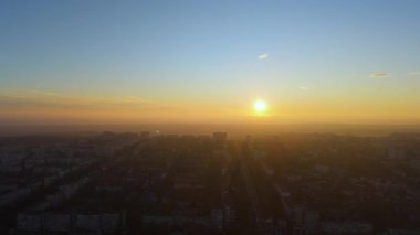 İHA Uçuşu Yakalayıcı Şehir Günbatımı Ufku