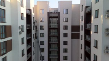 İnşaat işiyle Modern Daire Kompleksinin Hava Görünümü