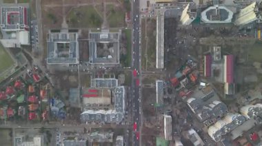 Yol ve Binalarla Kentsel Hava Görüntüsü