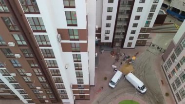 İnşaatçılar Çimento ve Havan Karıştırıyor