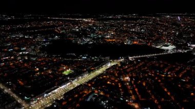 Aydınlanmış Sokaklar ile Chisinau Şehri Hava Gecesi Görünümü