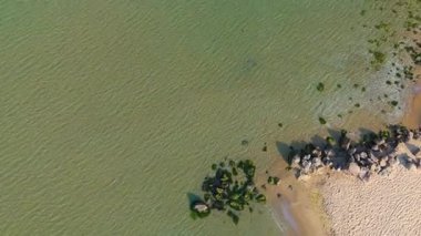 Temiz Okyanus Suyu Sahili Kayalıkları