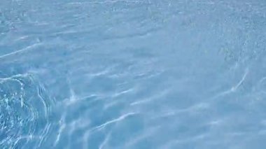 Mavi Su Yüzeyi Yüzme Havuzu Dalgaları