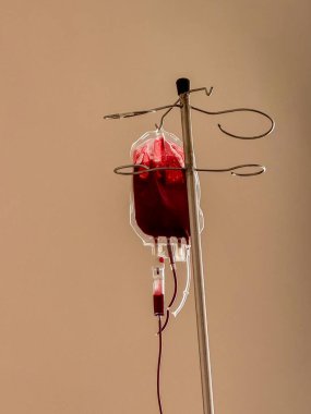 Tıbbi Kan Torbası. Damardan asılı.