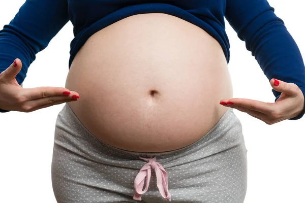 Zbliżenie Ciąży Kobieta Pokazuje Jej Brzuch Odizolowany Białym Tle Jako — Zdjęcie stockowe