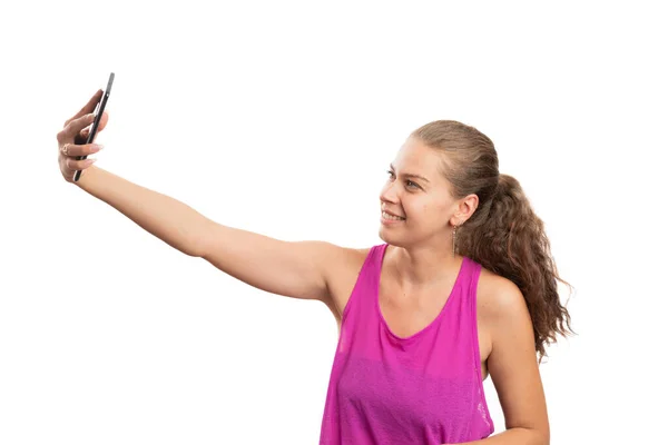 Orang Perempuan Yang Tersenyum Dengan Ramah Mengambil Foto Selfie Menggunakan — Stok Foto