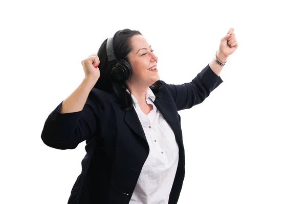 Wesoły Dorosły Bizneswoman Taniec Podczas Korzystania Muzyki Słuchawkach Smart Casual — Zdjęcie stockowe