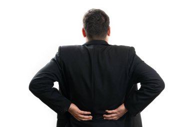 Beyaz stüdyo arka planında izole edilmiş, acılı beline dokunan, gündelik kıyafet giyen, iş adamı erkek şirketlerinin yakın plan fotoğrafları.