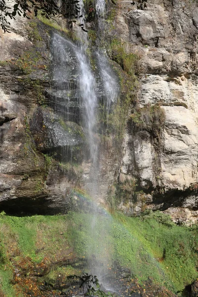 保加利亚罗得波山脉美丽的斯摩棱河瀑布 — 图库照片
