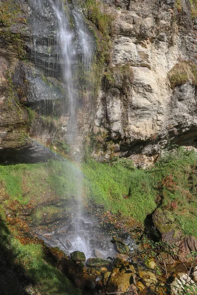保加利亚罗得波山脉美丽的斯摩棱河瀑布 — 图库照片
