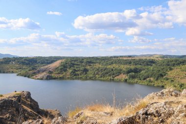 Bulgaristan 'daki muhteşem Pchelina Barajı' nın manzarası, genel görünüm