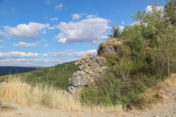 Bulgaristan 'daki muhteşem Pchelina Barajı' nın manzarası, genel görünüm