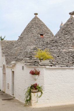 Ünlü İtalyan Trulli Evi 'nin resmedilmiş bir görüntüsü. Alberobello kasabası, genel bir manzara.