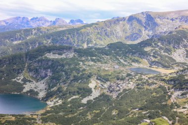 Bulgaristan 'daki Rila Dağı ve Yedi Rila Gölü' nden yaz manzarası