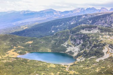 Bulgaristan 'daki Rila Dağı ve Yedi Rila Gölü' nden yaz manzarası