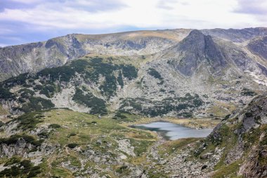Bulgaristan 'daki Rila Dağı ve Yedi Rila Gölü' nden yaz manzarası
