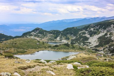 Bulgaristan 'daki Rila Dağı ve Yedi Rila Gölü' nden yaz manzarası