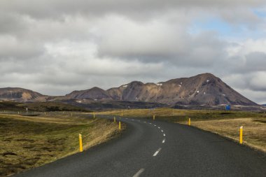 Yol manzarası, doğa arka planında İzlanda